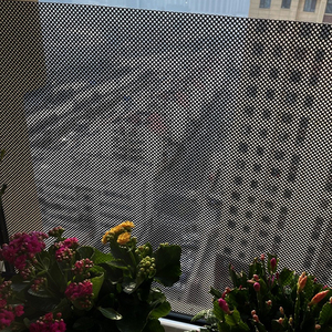 Autocollants graphiques de fenêtre en vinyle Perf à vision unidirectionnelle imprimés UV personnalisés autocollant publicitaire en vinyle perforé transparent - Product Image 5