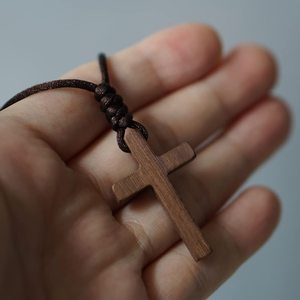 Tự Nhiên Óc Chó Gỗ Chữ Thập Mặt Dây Chuyền Vòng Cổ Tay Khắc Bằng Gỗ Chữ Thập Vòng Cổ Cho Nam Giới Phụ Nữ - Product Image 2