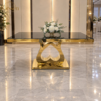 Table de mariage moderne de luxe en acier inoxydable doré brillant avec inscription LOVE, idéale pour événements et réceptions
