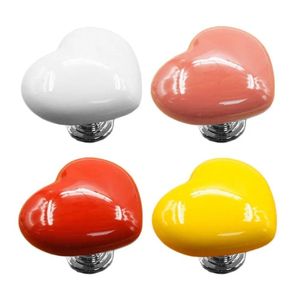 ปุ่มกดชักโครกรูปหัวใจสีสันสดใส สวิตช์กดถังเก็บน้ำ ตัวช่วยเปิดประตูตู้ ที่จับลิ้นชัก - Product Image 5