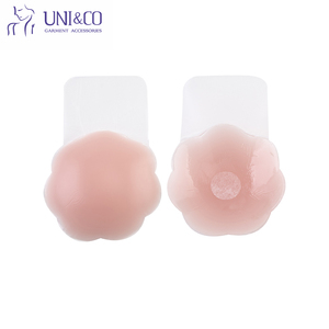 Pâte collante lavable fleur forme mamelon couvre auto-adhésif mat Invisible poitrine couverture avec étui - Product Image 3