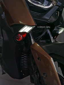 <span class=keywords><strong>XMAX</strong></span> 250 300 2017 2018 20212022 LÁMPARA DE SEÑAL LED DE MOTOCICLETA DE ALTA CALIDAD LUZ TRASERA MODIFICADA AUTOMÁTICA - Product Image 4