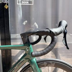 7.5 KG |   Bicicleta de Carretera de Fibra de Carbono Kozo, Venta Directa de Fábrica, <span class=keywords><strong>Shimano</strong></span> 105 24s, Frenos de Disco Hidráulicos, OEM CE T1000 - Product Image 4