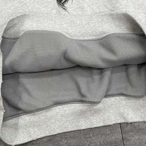 Sweat à capuche court personnalisé en molleton bouclette, imprimé DTG, effet vieilli, coupe ample et oversize, imprimé intégral, doublure gaufrée - Product Image 4
