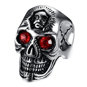 Bague crâne gothique vintage pour hommes femmes conception craquelée avec bijoux en alliage incrusté de rubis pour fête de fiançailles de mariage ou cadeau - Product Image 1