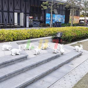 Escultura de Conejo de Fibra de Vidrio Libit, Decoración de Jardín para Exteriores, Figura de Animal Hecha a Mano y Duradera para Plaza, Oficina, Pascua - Product Image 2