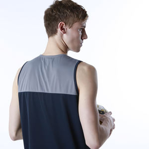 ชุดบาสเก็ตบอลโพลีเอสเตอร์ 100% ชุดบาสเก็ตบอลแบบกำหนดเอง ชุดบาสเก็ตบอลระบายอากาศ แห้งเร็ว เสื้อบาสเก็ตบอลแบบเรียบ - Product Image 3