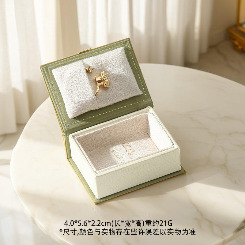 Grass green mini ring box
