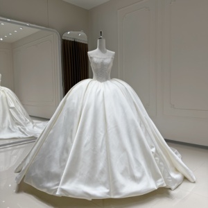 Robe de mariée classique Xx110 avec corsage festonné perlé, robe de bal en satin, dos corseté et traîne pour cérémonie religieuse, Jancember - Product Image 1