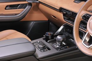 Diffuseur de parfum portable Carmate à senteur rafraîchissante, alimenté par USB, pour voiture et maison - Product Image 3