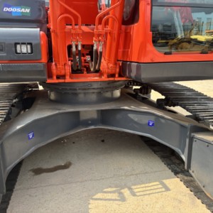 Excavatrice sur chenilles Doosan DX225LCA d'occasion, état d'origine, faible nombre d'heures de fonctionnement, performances élevées, moteur d'origine, roulement moteur. - Product Image 4
