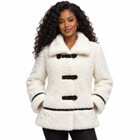 Manteau Teddy Oversize Blanc OEM à Revers Cranté, Boutons Foncés et Bande Contrastante pour un Style Urbain Automne-Hiver