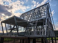 Faible coût une maison à ossature Structure en acier Maison en bois Villa Portable Triangle Maison Chambre d'hôtel Petit Kit de maison avec balcon