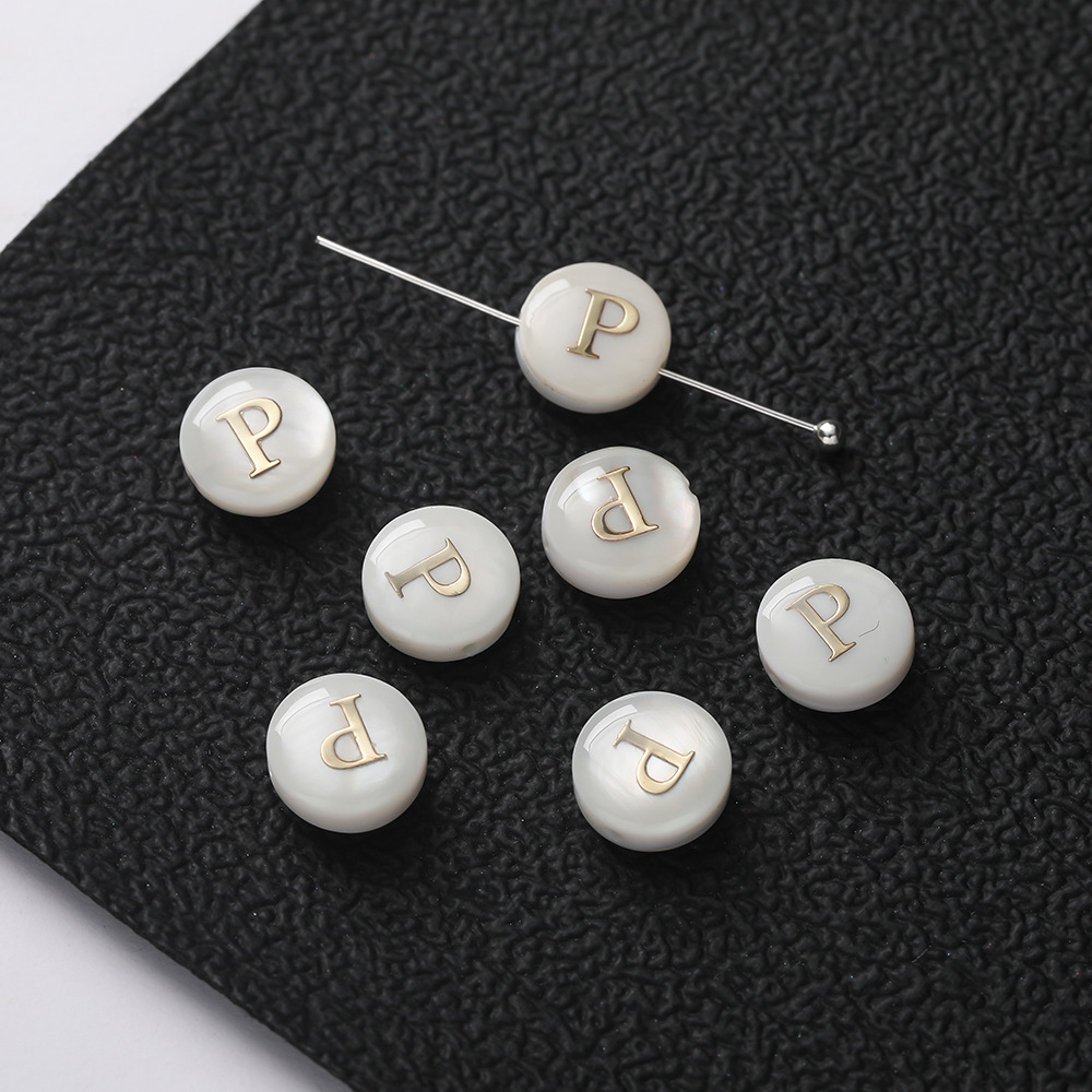 Perles lettres coquillages -- P