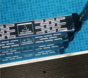 Échelle de <span class=keywords><strong>piscine</strong></span> épaissie 3 marches anti-salinité, main courante en acier inoxydable 304 anti-corrosion pour piscines côtières, extérieures et d'hébergement familial - Product Image 4