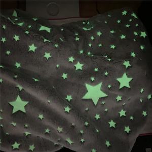 Brillant la nuit pour un motif de lune et d'étoiles <span class=keywords><strong>rose</strong></span> dans l'espace, <span class=keywords><strong>couverture</strong></span> en <span class=keywords><strong>minky</strong></span> luminescente, <span class=keywords><strong>couverture</strong></span> tricotée pour filles qui brille dans le noir - Product Image 3