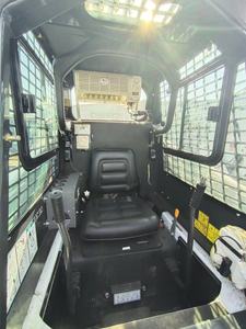 USADO para Minicargadora S300 de 10000 kg, Blanca con Ruedas Rojas y Cucharón Negro, con Bomba de Caja de Cambios, Motor y Motor Principal - Product Image 4