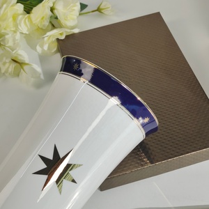 Vase de table en céramique contemporaine de luxe - Vase écologique pour arrangement floral pour la décoration de la maison - Product Image 2