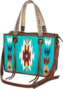 Sac à bandoulière pour femme en cuir véritable fait main, style couverture de selle aztèque, avec sangle brodée, franges et pompons, fermeture éclair sécurisée, idéal pour les voyages - Product Image 1