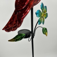 Lampe solaire étanche en métal rouge en forme d'oiseau avec globe en verre craquelé, LED, pour jardin, cour, allée, décoration extérieure