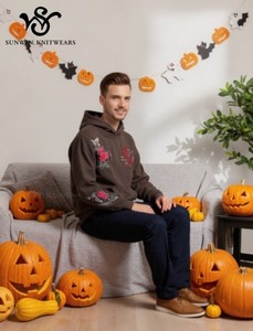 Sweat-shirt à <span class=keywords><strong>capuche</strong></span> <span class=keywords><strong>marron</strong></span> foncé de style tendance - Haut décontracté à imprimé brodé sur le thème d'Halloween - Product Image 3