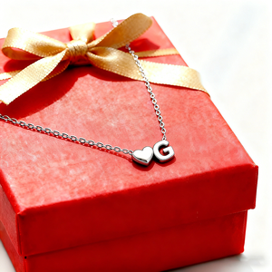 Kaanjewelry - Juego de Collar con Colgante de Letra Personalizada de Plata de Ley 925 con Caja de Regalo - Cadena de Clavícula con Alfabeto <span class=keywords><strong>para</strong></span> <span class=keywords><strong>el</strong></span> Día de San Valentín/Cumpleaños - Product Image 4