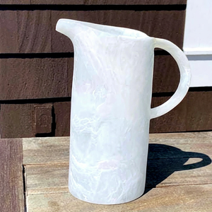 Carafe en résine artisanale pour la décoration de la maison de luxe, l'agencement de la table à manger et les présentations contemporaines - Product Image 1