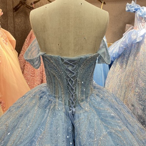 Robe de soirée de luxe bleu ciel brillante avec sequins, appliques en dentelle et perles, style princesse, pour anniversaire 15-16 ans, avec traîne chapelle - Modèle Dy6948-2 - Product Image 3
