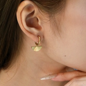 ต่างหูห่วงชุบทอง 18K สำหรับผู้หญิง ชุดต่างหูรูปหัวใจ ดอกไม้ พัด ลายเรียบง่าย ต่างหูห้อยทรงเรขาคณิต - Product Image 2