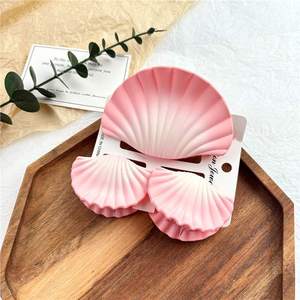 Accessoire de cheveux d'été pour la plage, pince à cheveux dégradé océanique avec breloque requin en plastique - Product Image 4