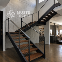 Escalier suspendu architectural intérieur à double poutre latérale, pour la réalisation de projets de collaboration esthétique avec les designers