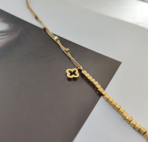 Nuevo Brazalete Exquisito con Trébol de Cuatro Hojas, Brazalete de Moda Ajustable con Cuentas Cúbicas para Mujer - Product Image 3