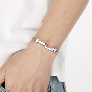 Bracelet chaîne cubaine en acier inoxydable pour homme, style hip-hop, design simple et original, chaîne à maillons cloutés - Product Image 4