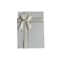 Emballage de couvercle à rabat boîtes pliantes personnalisées en carton couvercle et base vêtements boîte de papier pliante en ruban cadeau pour petite expédition