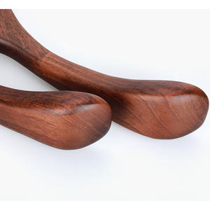 LINDON Cintre en <span class=keywords><strong>bois</strong></span> antique <span class=keywords><strong>de</strong></span> luxe sans bosse d'épaule sans marque <span class=keywords><strong>pour</strong></span> les marques <span class=keywords><strong>de</strong></span> mode - Product Image 5