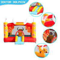 Structure gonflable personnalisée sur le thème du taureau de rodéo pour enfants, idéale pour les fêtes d'anniversaire
