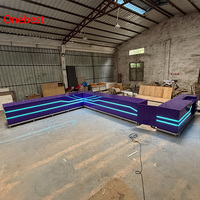 Comptoirs d'information en forme de L pour centre sportif, mobilier de salon moderne avec LED, table de réception couleur personnalisée