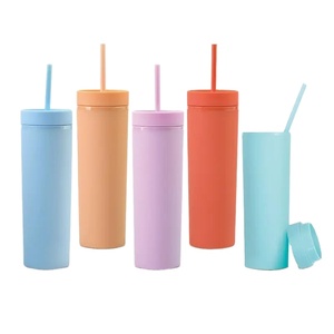Échantillon GRATUIT – Gobelet en plastique réutilisable à double paroi de 16 oz, couleurs assorties, avec paille et couvercles - Product Image 1