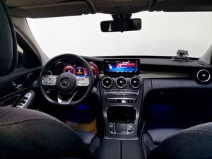 Mercedes-Benz C200L <span class=keywords><strong>2021</strong></span>, Edición Deportiva, 4 Puertas, 5 Asientos, Sedán en Excelente Estado, con un Interior Oscuro y Lujoso - Product Image 4