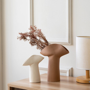 Vase à fleurs en céramique blanche, forme irrégulière minimaliste moderne, style nordique scandinave, décoration intérieure, ornement de table à manger - Product Image 1