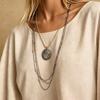 Collier rétro multicouche YEHHY pour femme, pendentif ovale, perles en résine, chaîne de pull, accessoire décoratif haut de gamme de luxe léger