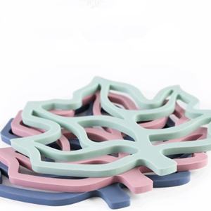 Tapis isolant en silicone personnalisé en forme de feuille d'érable, antidérapant, anti-fuite, résistant à la chaleur, pour café et boissons - Product Image 6