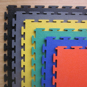 Plancher de salle de sport en <span class=keywords><strong>PVC</strong></span> à emboîtement pour atelier de bâtiment industriel carreaux de sol <span class=keywords><strong>dalle</strong></span> en plastique pour garage 55pw - Product Image 2