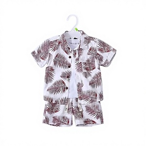 Ensemble trois pièces pour garçon, nouveau modèle d'été, chemise à imprimé feuilles et short de <span class=keywords><strong>plage</strong></span>, tenue de sport décontractée hawaïenne - Product Image 1