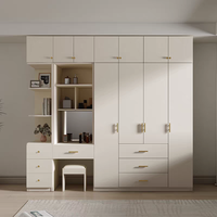 Armoire de chambre blanche moderne avec portes battantes et miroir, sans poignée à bouton