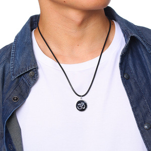 Collana con simbolo Om in acciaio inossidabile per uomo collana con ciondolo a disco rotondo Om in pelle nera con catena a corda smaltata induismo indù - Product Image 6