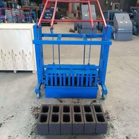 Machine manuelle de fabrication de briques de terre compactée emboîtables pour pavés en Zambie
