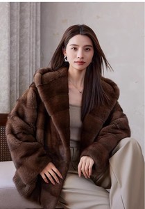 Lussuoso ed Elegante <span class=keywords><strong>Cappotto</strong></span> <span class=keywords><strong>di</strong></span> <span class=keywords><strong>Visone</strong></span> Importato <span class=keywords><strong>di</strong></span> Alta Gamma <span class=keywords><strong>con</strong></span> <span class=keywords><strong>Cappuccio</strong></span>, Lungo in Pelle <span class=keywords><strong>di</strong></span> <span class=keywords><strong>Visone</strong></span> Marrone Intera <span class=keywords><strong>con</strong></span> Cintura, <span class=keywords><strong>Cappotto</strong></span> <span class=keywords><strong>di</strong></span> <span class=keywords><strong>Visone</strong></span> da Donna - Product Image 5