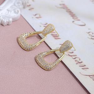 Boucles d'oreilles pendantes pour femmes en alliage plaqué or avec strass en cristal brillant, papillon, mode avancée, luxe léger, délicate, mondaine - Product Image 3