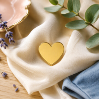 Broches décoratives de mode en gros, épingles en métal plaqué or vierges, épingles mignonnes en forme de mini cœur de dessin animé, épingles de revers personnalisées en forme de cœur